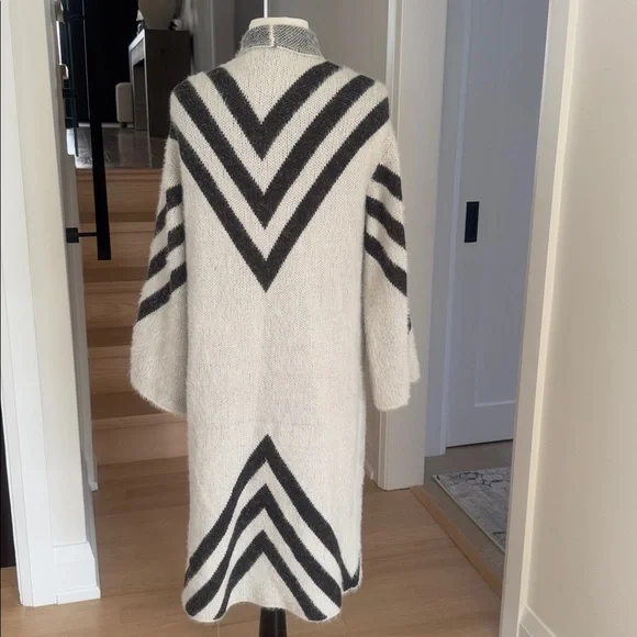 ANTHROPOLOGIE JOAN VASS Cozy White and Black Striped Open Front Long Cardigan S - Picture 3 of 4